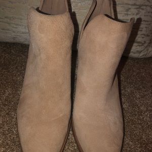 Vince Camuto Gigietta suede booties